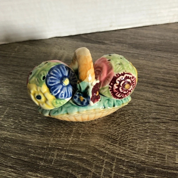 Vtg Ceramic Salt  and Pepper Set - Picture 3 of 10